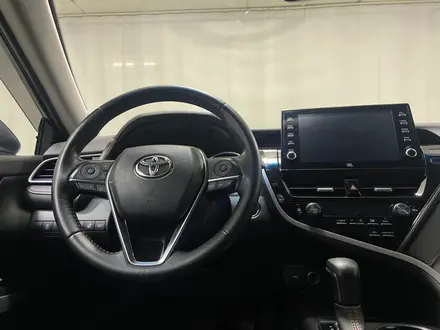 Toyota Camry 2021 года за 15 500 000 тг. в Алматы – фото 9