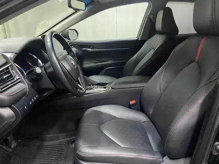 Toyota Camry 2021 года за 15 500 000 тг. в Алматы – фото 12