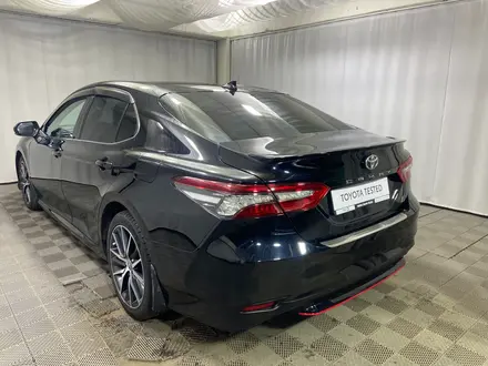 Toyota Camry 2021 года за 15 500 000 тг. в Алматы – фото 2