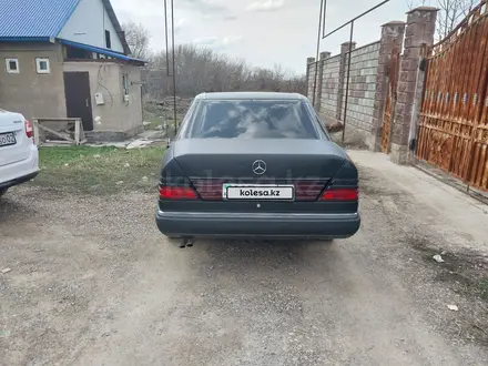 Mercedes-Benz E 260 1991 года за 1 250 000 тг. в Алматы – фото 5