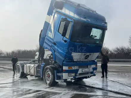 Mercedes-Benz  Actros 2000 года за 11 500 000 тг. в Астана – фото 4