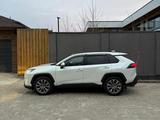 Toyota RAV4 2021 года за 15 800 000 тг. в Актобе – фото 5