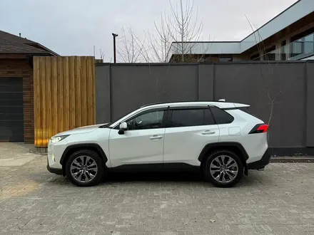 Toyota RAV4 2021 года за 15 800 000 тг. в Актобе – фото 5