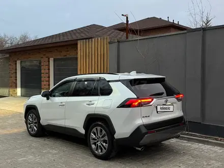 Toyota RAV4 2021 года за 15 800 000 тг. в Актобе – фото 6