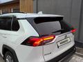 Toyota RAV4 2021 годаүшін15 800 000 тг. в Актобе – фото 9