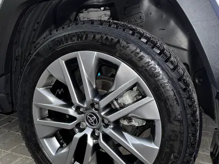 Toyota RAV4 2021 года за 15 800 000 тг. в Актобе – фото 10
