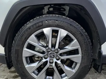 Toyota RAV4 2021 года за 15 800 000 тг. в Актобе – фото 11