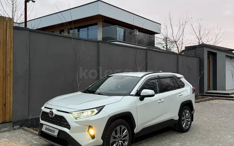 Toyota RAV4 2021 годаүшін15 800 000 тг. в Актобе