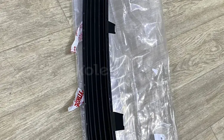 Решетка бампера Toyota Camry 50 за 35 000 тг. в Астана