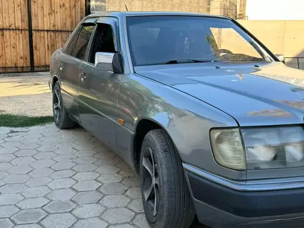 Mercedes-Benz E 200 1993 года за 1 800 000 тг. в Тараз – фото 2