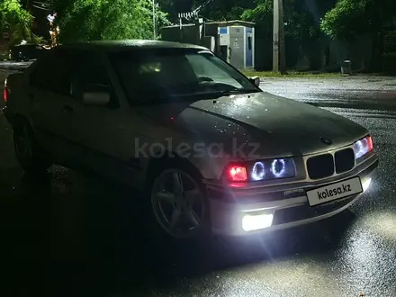 BMW 320 1991 года за 1 200 000 тг. в Алматы – фото 2