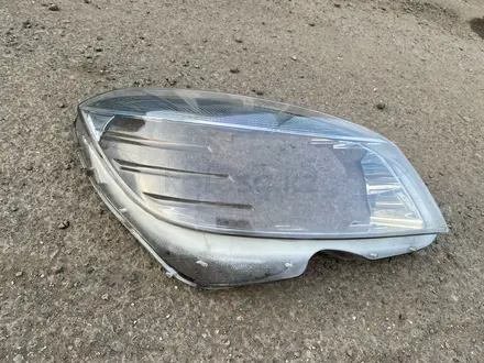 Правое стекло фары Mercedes-Benz W204 за 10 000 тг. в Астана – фото 3