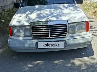 Mercedes-Benz E 230