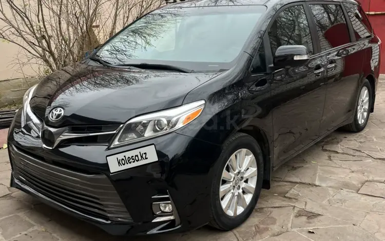 Toyota Sienna 2015 года за 12 200 000 тг. в Актобе