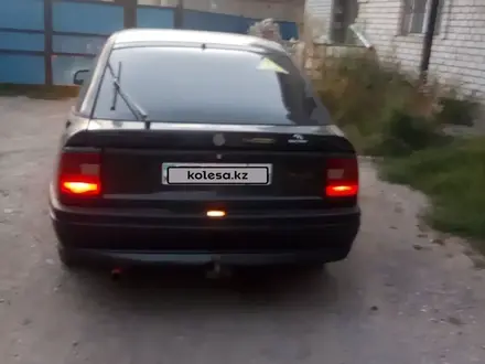 Opel Vectra 1993 года за 440 000 тг. в Актобе – фото 2