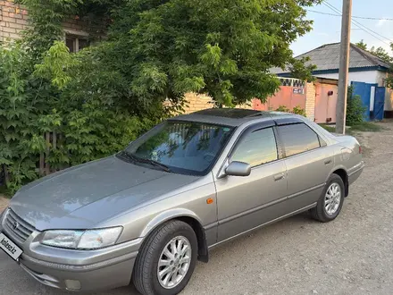 Toyota Camry 1998 года за 3 700 000 тг. в Семей