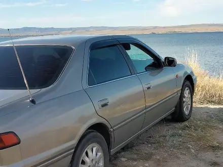 Toyota Camry 1998 года за 3 700 000 тг. в Семей – фото 5