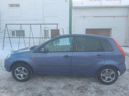 Ford Fiesta 2006 года за 2 100 000 тг. в Уральск – фото 2