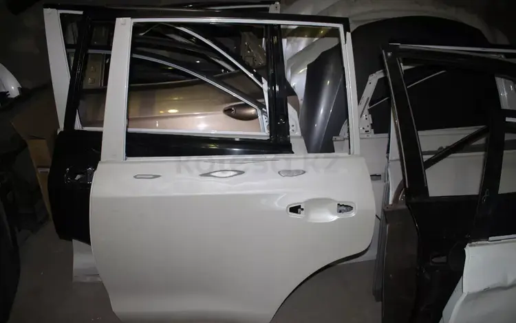 Дверь передняя задняя левая правая Toyota Land Cruiser 200 за 150 000 тг. в Караганда