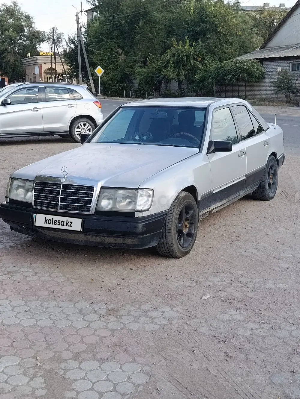 Mercedes-Benz E-Class, 1989