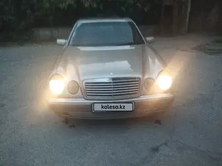 Mercedes-Benz E 280
