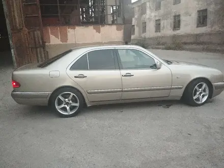 Mercedes-Benz E 280 1996 года за 3 500 000 тг. в Шымкент – фото 2