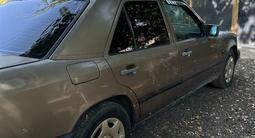 Mercedes-Benz E 200 1989 года за 700 000 тг. в Тараз – фото 2
