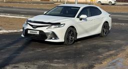 Toyota Camry 2023 годаfor16 000 000 тг. в Шымкент – фото 3