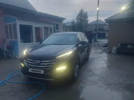 Hyundai Santa Fe 2017 года за 7 800 000 тг. в Актобе