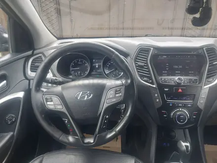 Hyundai Santa Fe 2017 года за 7 800 000 тг. в Актобе – фото 13