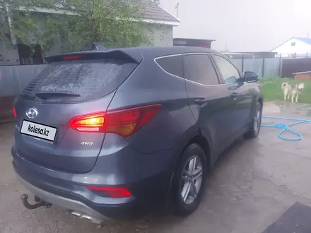 Hyundai Santa Fe 2017 года за 7 800 000 тг. в Актобе – фото 6