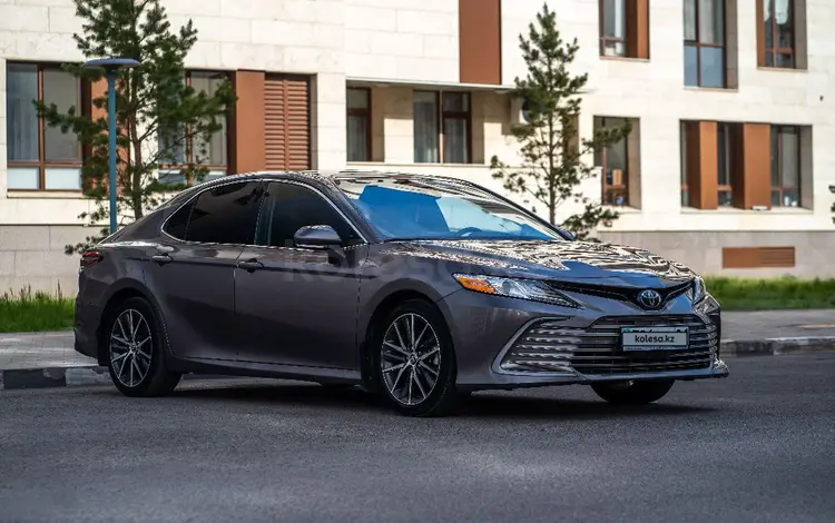 Toyota Camry 2021 года за 16 500 000 тг. в Астана