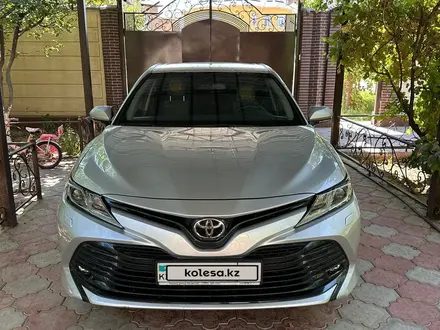 Toyota Camry 2018 года за 13 000 000 тг. в Шымкент – фото 2