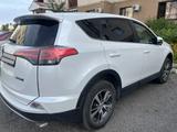 Toyota RAV4 2018 годаүшін13 700 000 тг. в Талдыкорган – фото 3