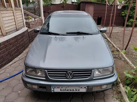 Volkswagen Passat 1994 года за 1 800 000 тг. в Караганда