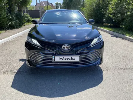 Toyota Camry 2019 года за 13 600 000 тг. в Костанай – фото 2