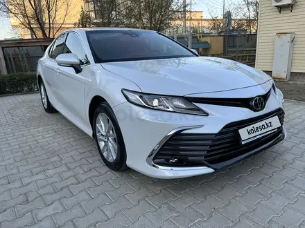 Toyota Camry 2023 года за 18 800 000 тг. в Атырау – фото 9