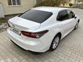 Toyota Camry 2023 года за 18 800 000 тг. в Атырау – фото 6