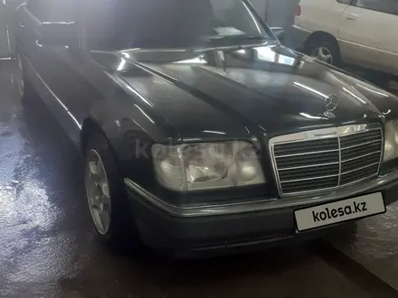Mercedes-Benz E 320 1992 года за 2 300 000 тг. в Алматы