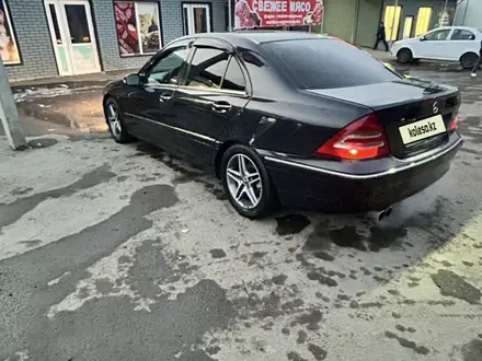 Mercedes-Benz C 240 2001 года за 3 000 000 тг. в Алматы – фото 4