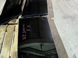 Боковые глухие стекла задние LX470 за 7 373 тг. в Астана