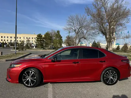 Toyota Camry 2019 года за 10 500 000 тг. в Тараз – фото 2