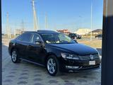 Volkswagen Passat 2012 года за 4 900 000 тг. в Атырау – фото 2