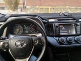 Toyota RAV4 2016 годаүшін11 700 000 тг. в Актобе – фото 3