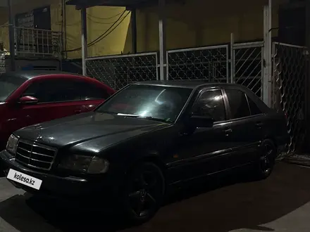 Mercedes-Benz C 280 1995 года за 2 350 000 тг. в Алматы – фото 2