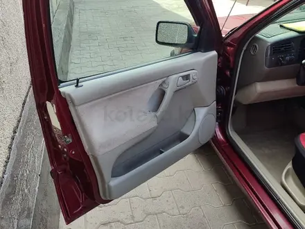 Volkswagen Golf 1995 года за 2 500 000 тг. в Алматы – фото 9