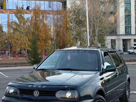 Volkswagen Golf 1995 года за 1 800 000 тг. в Караганда