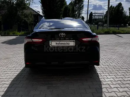 Toyota Camry 2018 года за 14 500 000 тг. в Уральск – фото 8