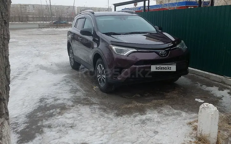 Toyota RAV4 2017 года за 12 800 000 тг. в Семей