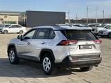 Toyota RAV4 2021 года за 15 500 000 тг. в Атырау – фото 4